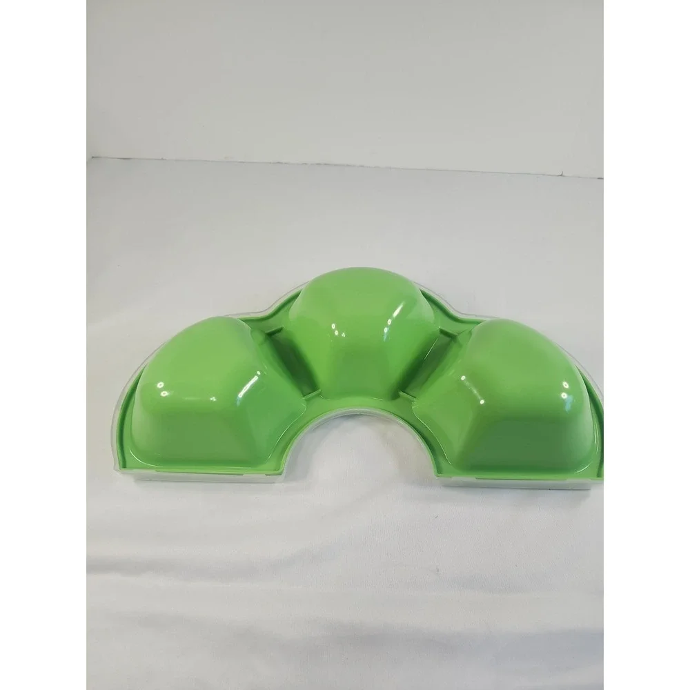Arc-shaped Plastic Dish Features‎ Three Distinct Compartments W/ Lid